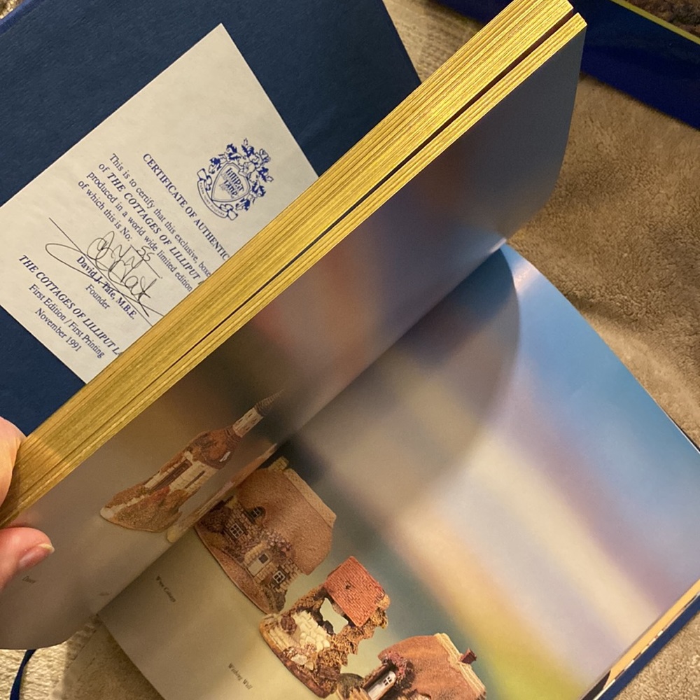 Bundle “The Cottages of Lilliput Lane” with Hardcover Dust Jacket & Stationery! - Picture 11 of 16